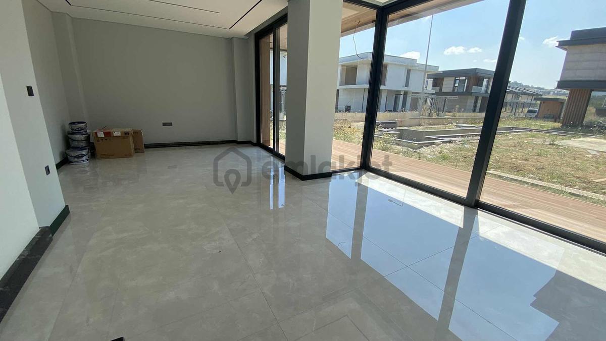 Şhir Ve Yaşam Sitesinde Kullanıma Hazır Triplex Villa - 17