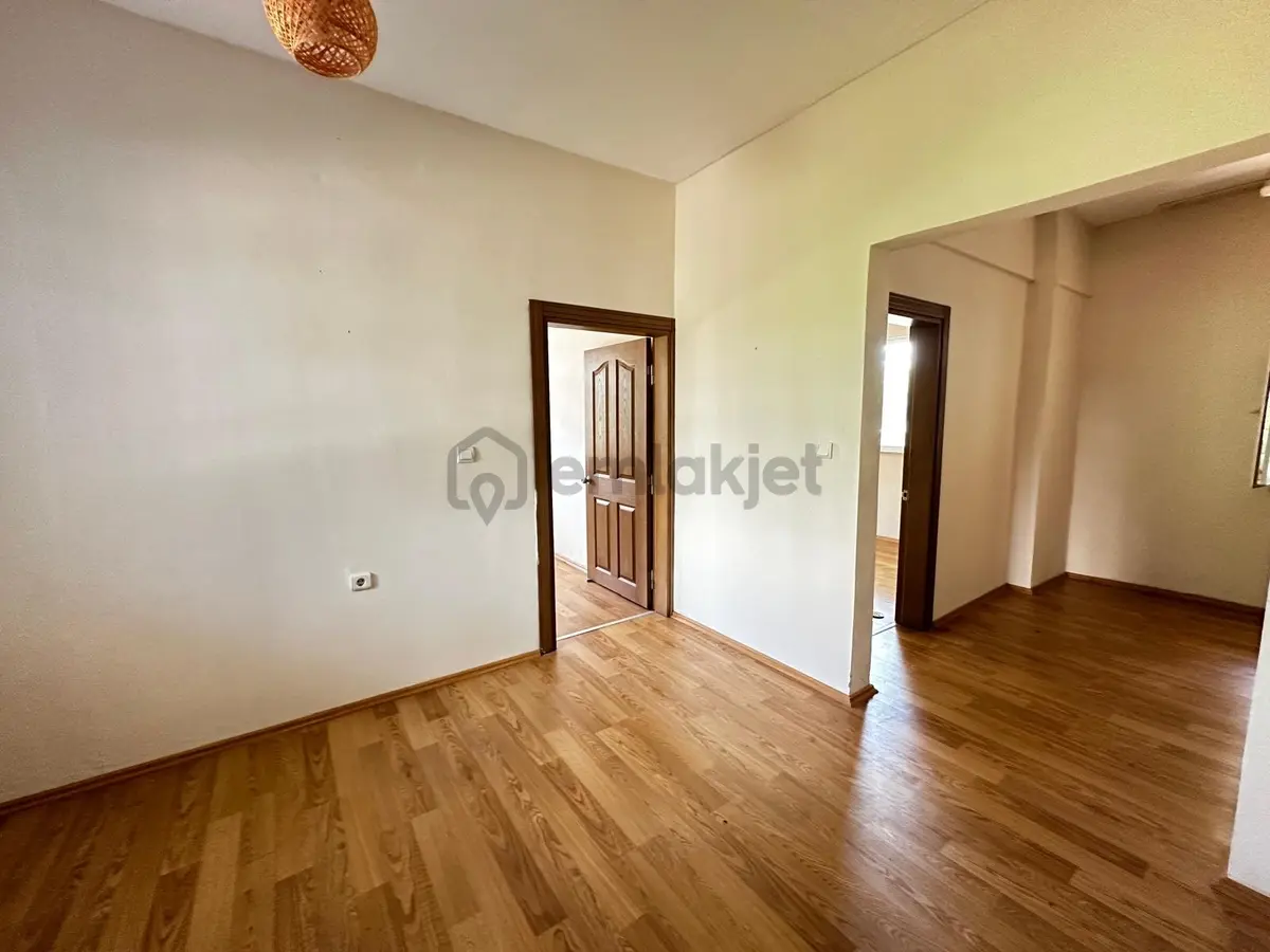 Güzeloba Da 1+1 Çok Geniş Ayrı Mutfaklı - 12