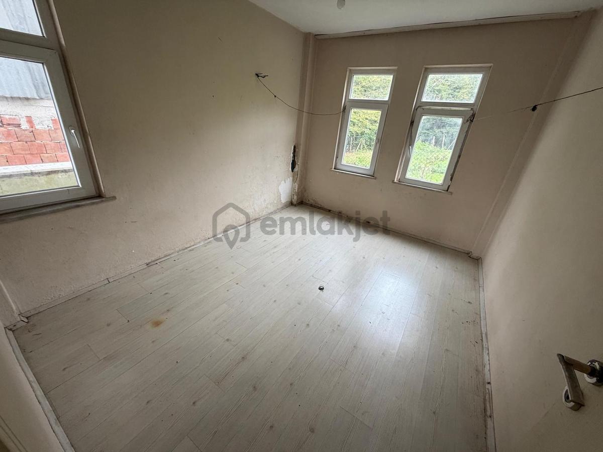 Emlakevim - Hendek Dereköyde 2 Katlı Ev - 3 Afet Garaj -atölye - 29