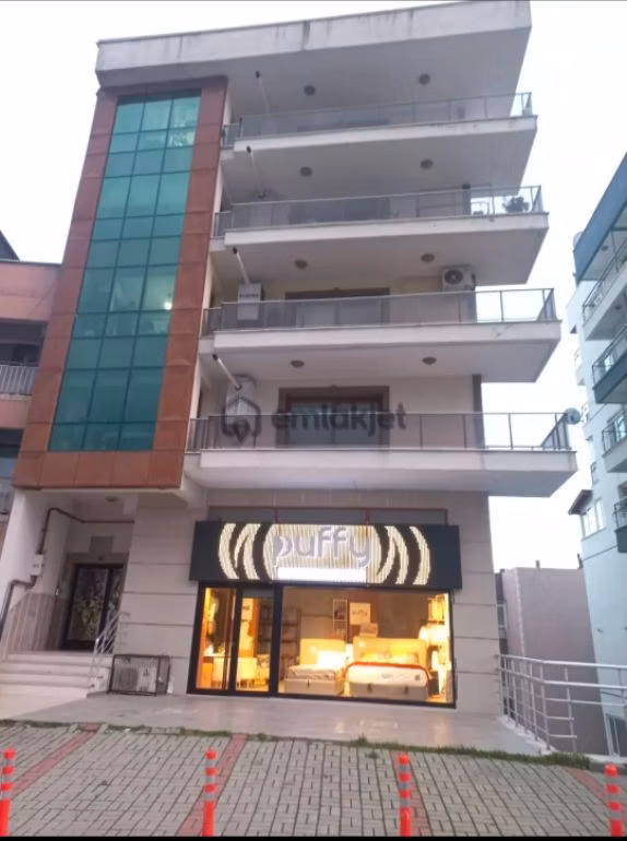 Bergama Fatih Mah İzmir Caddesi Üzerinde 1+1 Teraslı Kiralık Daire
