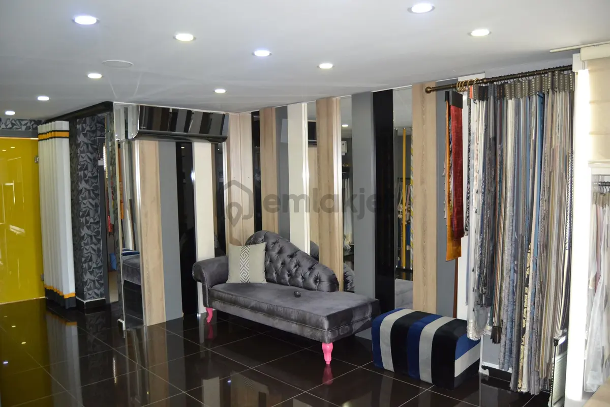 Perge Bulvarı'nda Devren Kiralık 3 Katlı Perde Mağazası - 2