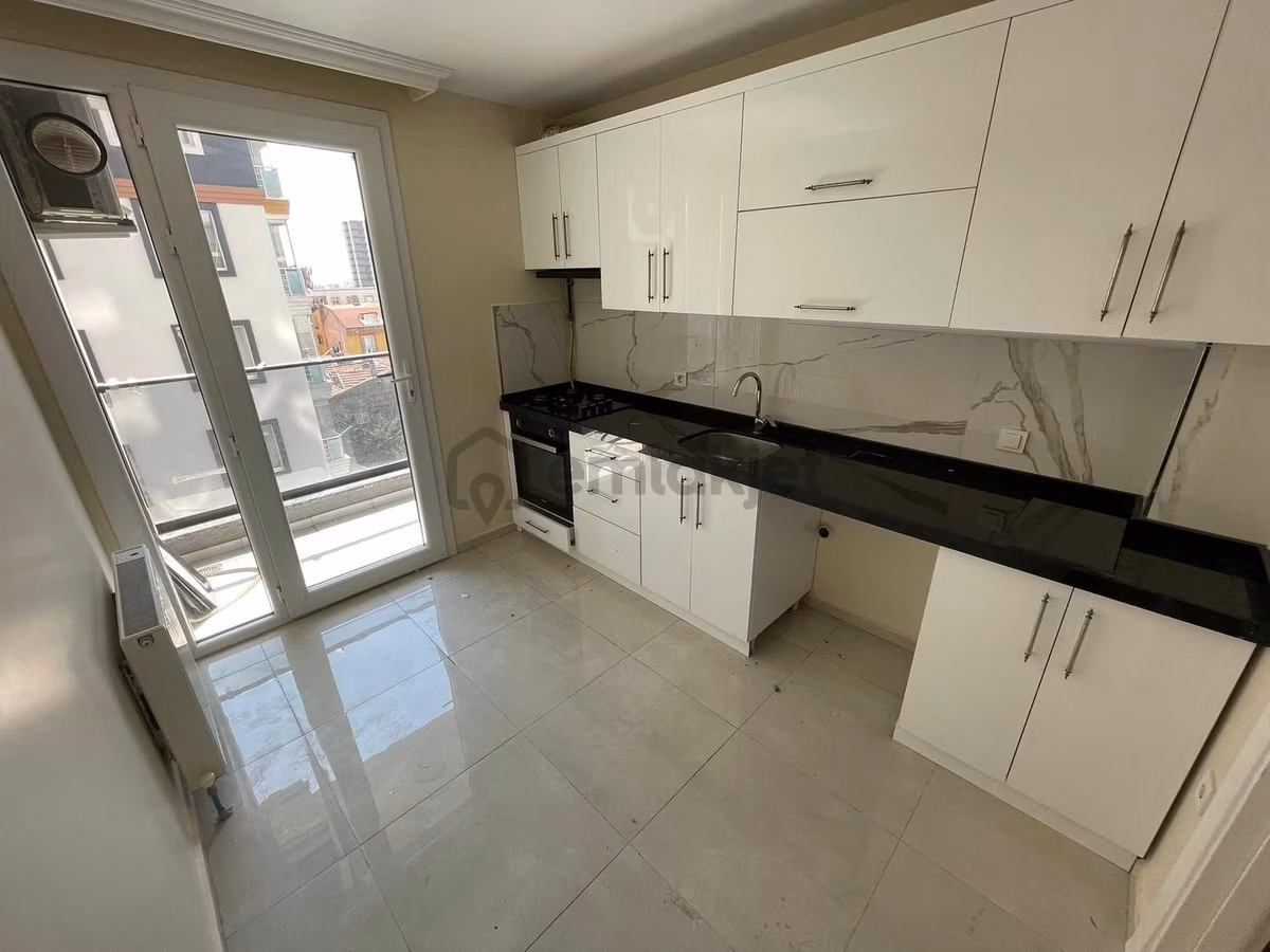 Emin Gayrimenkulden Mahmutbey Metro Dibi Sitede 2+1 Kiralık