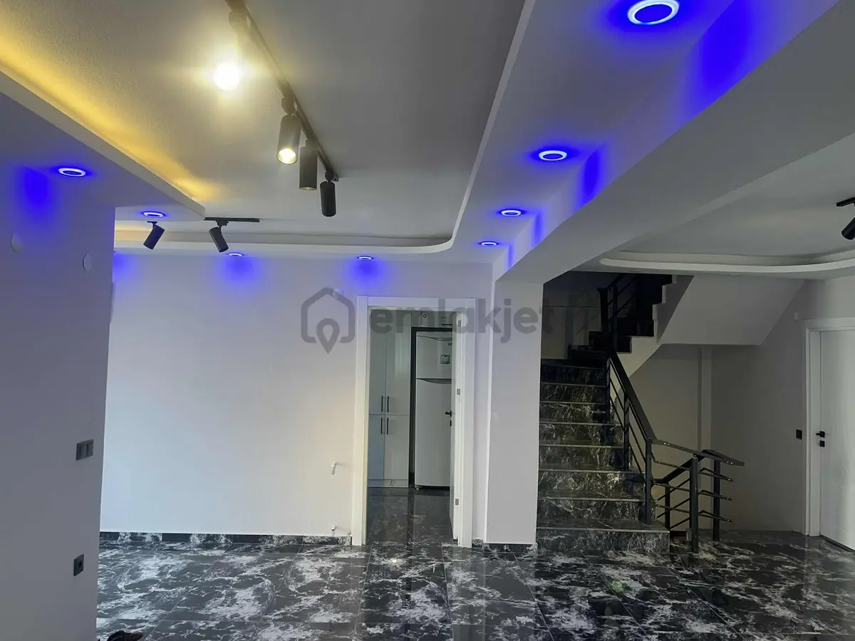 İzmir Foçaköy'de Deniz Manzaralı A Plus Villa