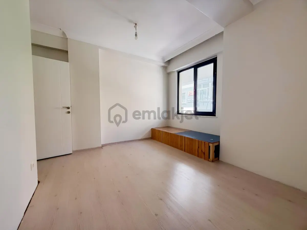 İçerenköy'de 7 Yıllık Binada Bakımlı 2+1 Satılık Daire - 27