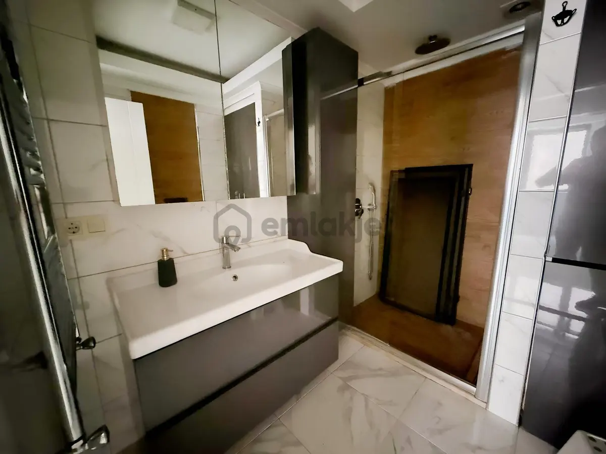 İçerenköy'de 7 Yıllık Binada Bakımlı 2+1 Satılık Daire - 28
