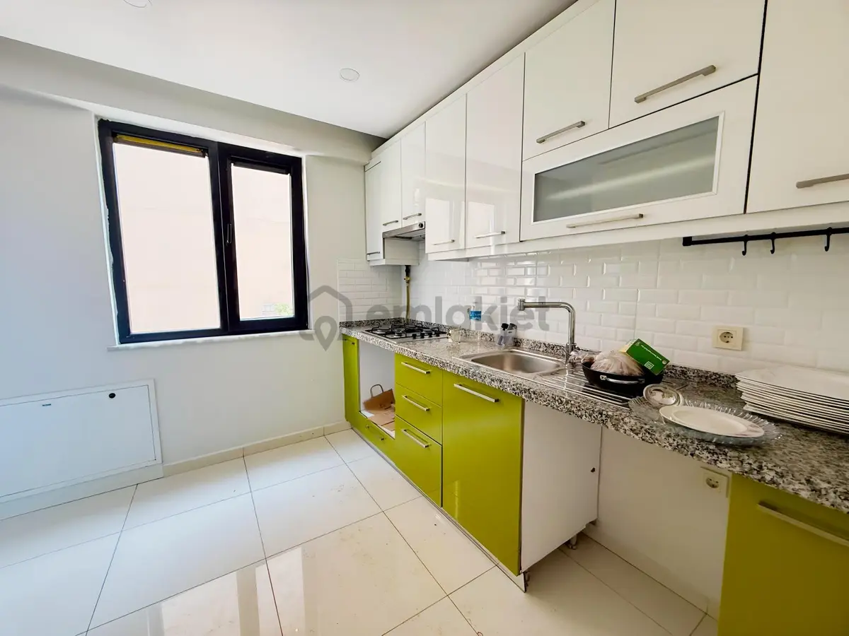 İçerenköy'de 7 Yıllık Binada Bakımlı 2+1 Satılık Daire - 14