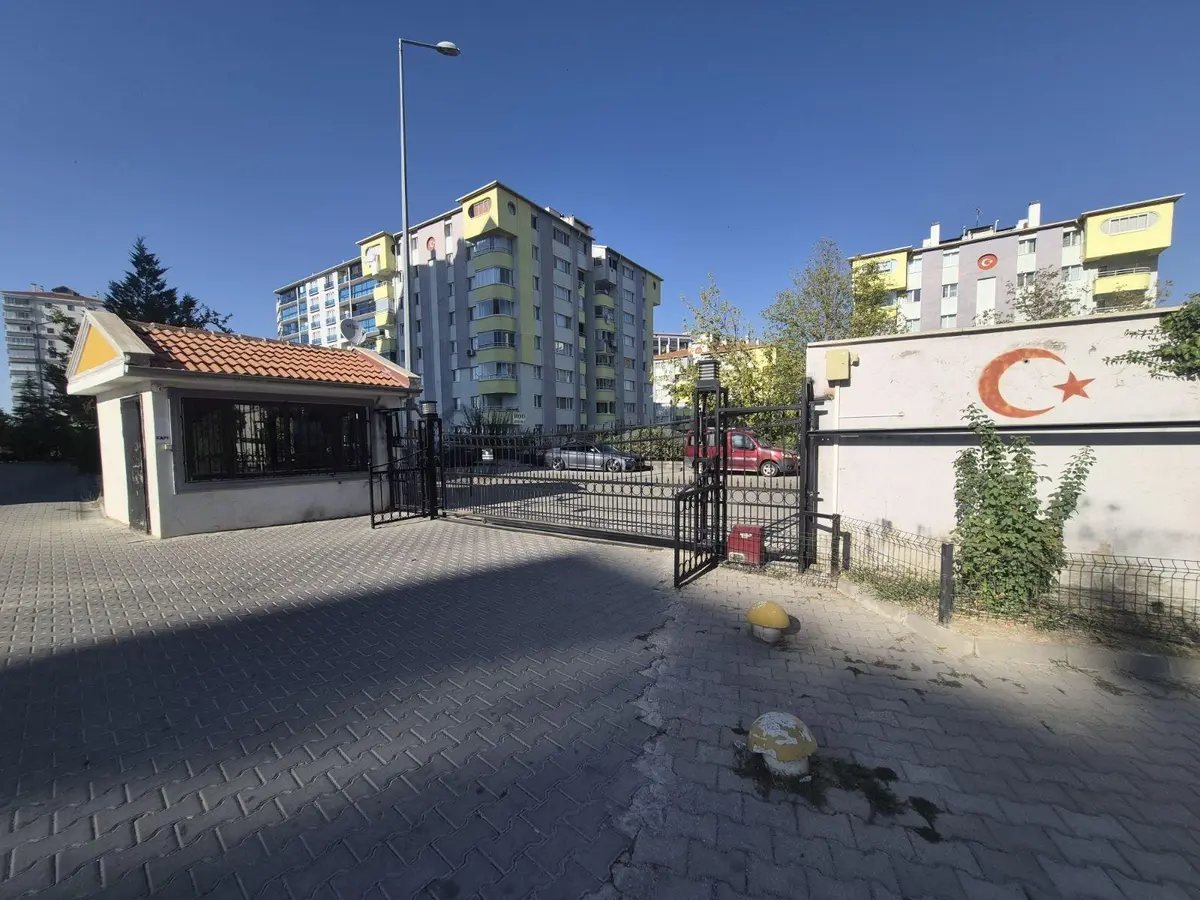 Ahimesut'ta Site İçi Ön Cephe Kiralık 3+1 - 6