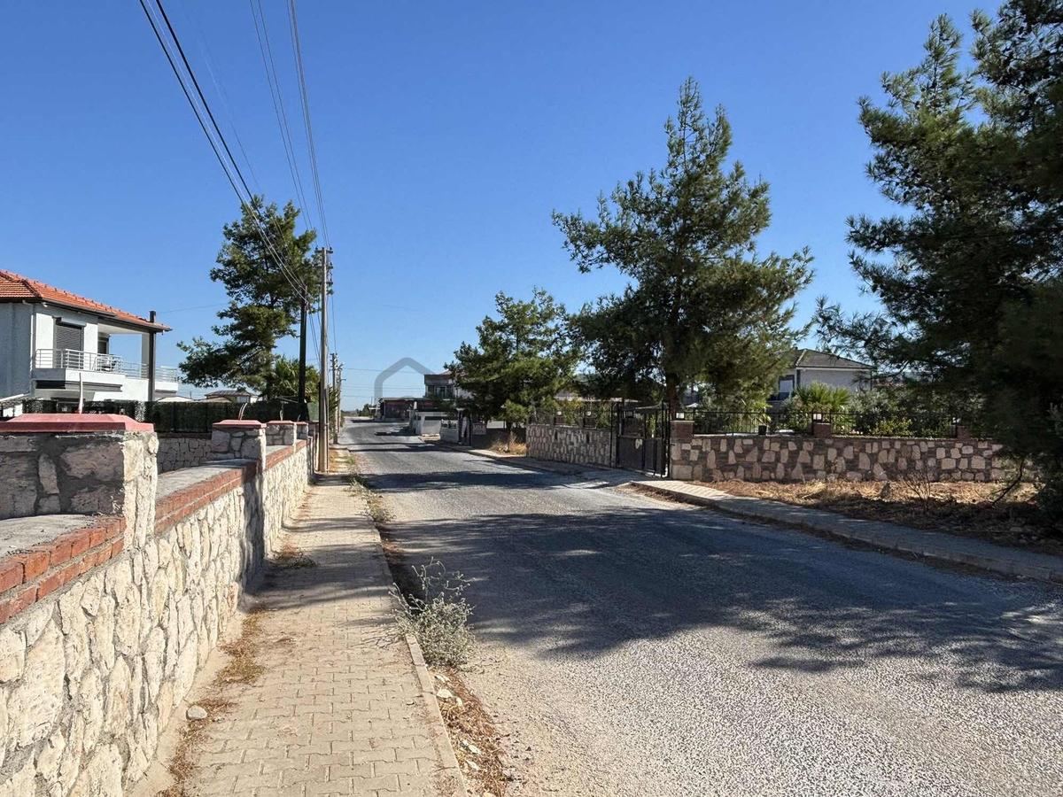 Villa Yapıpmına Uygun Müstakil Tek Tapu Arsa - 16