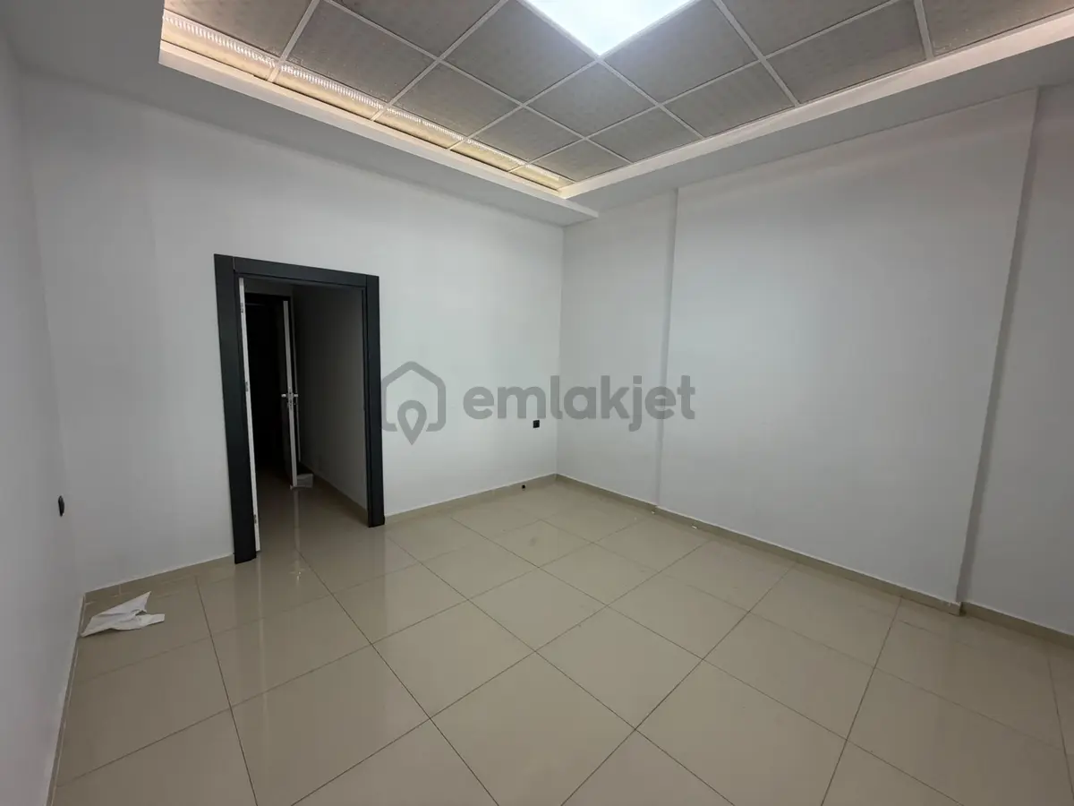 Rota Dan Mastfroş Caddesi Üzeri Kiralık Dükkan - 5