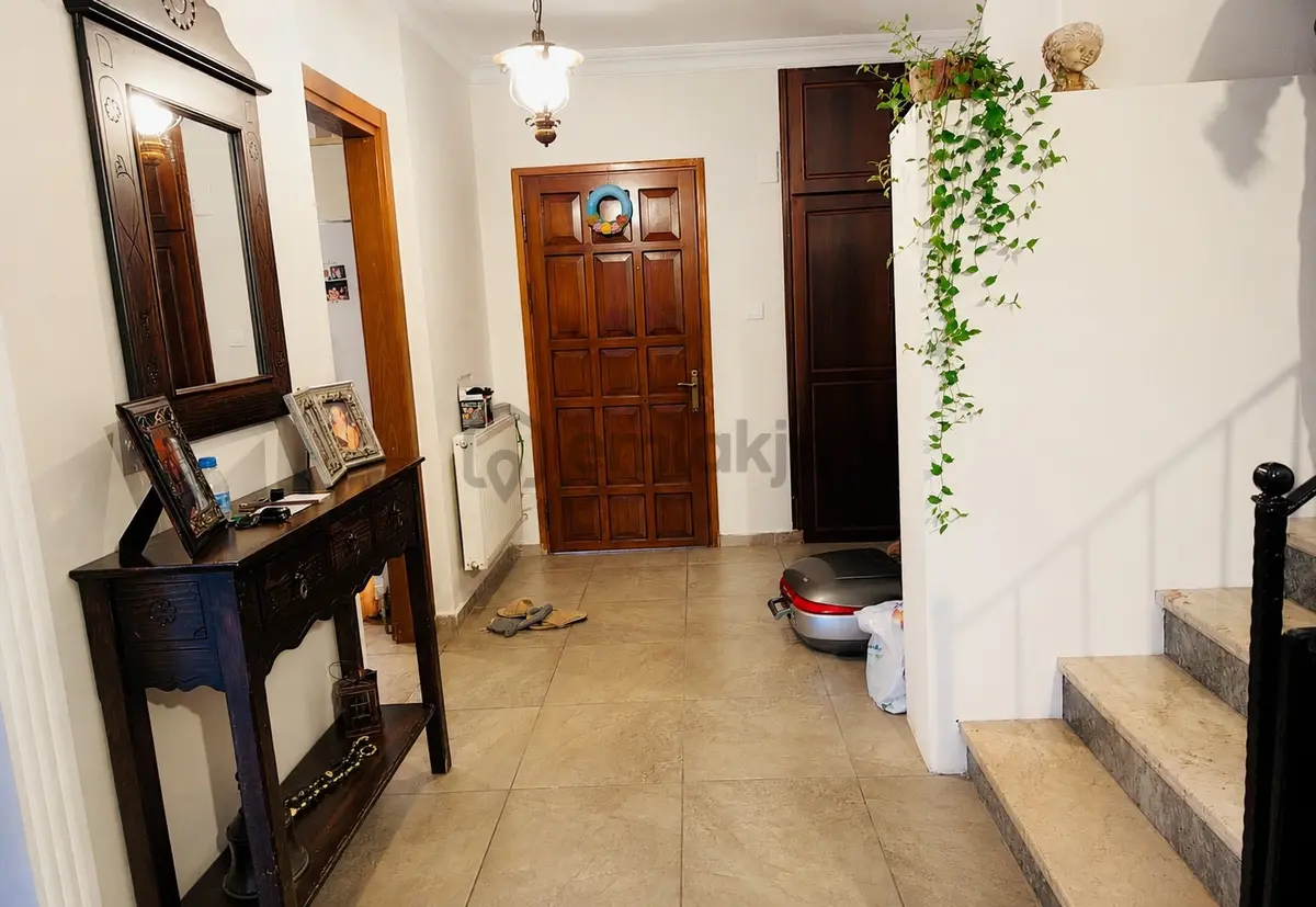 Çengelköy Ata-2 Sitesinde İyi Konumlu 300 M² Triplex Villa - 7