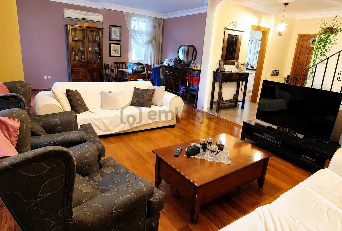 Çengelköy Ata-2 Sitesinde İyi Konumlu 300 M² Triplex Villa - 9