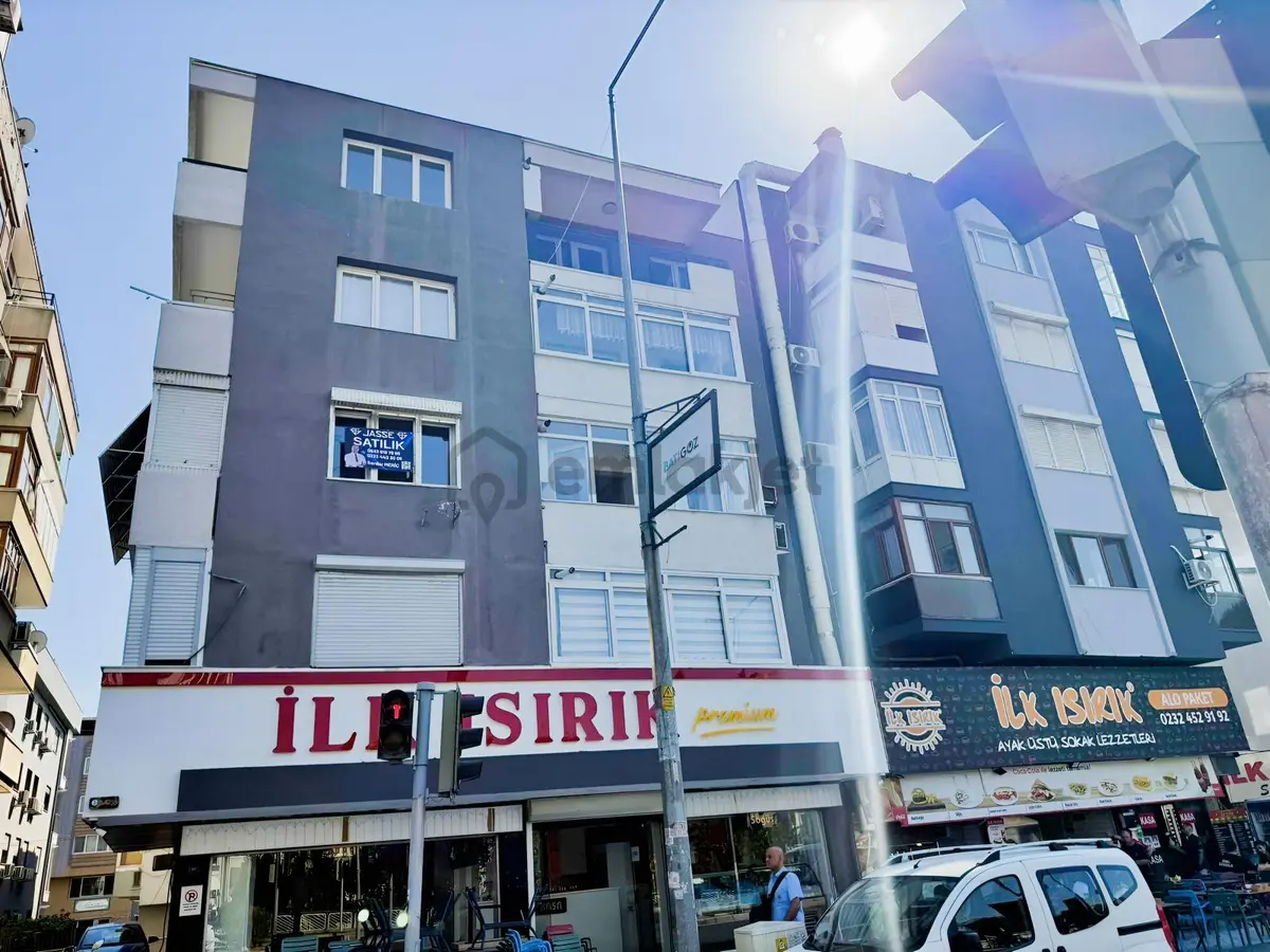 Şirinyer Mehmet Akif Caddesinde Satılık 3+1