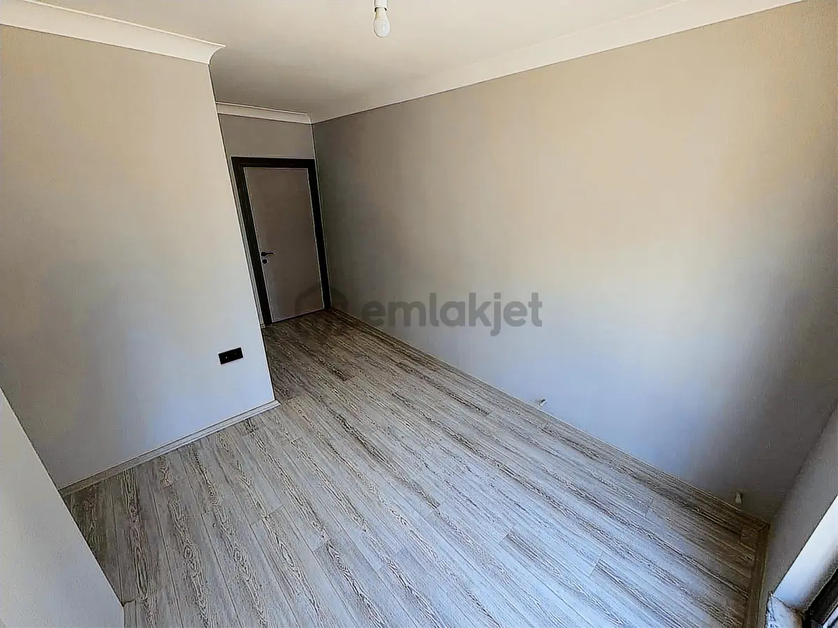 Avcı-tek Yetki 2+1 Ayrı Mutfak Ön Cephe 5/12 Nolu Deniz 500mt - 23