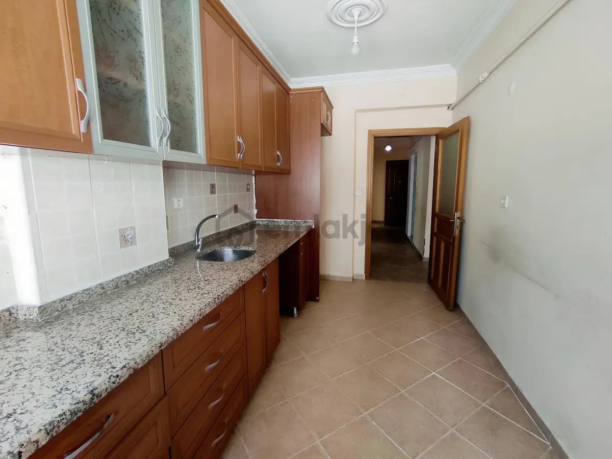 Yenidoğan Merkezde 2+1 Geniş Cadde Üzeri Kullanışlı Daire
