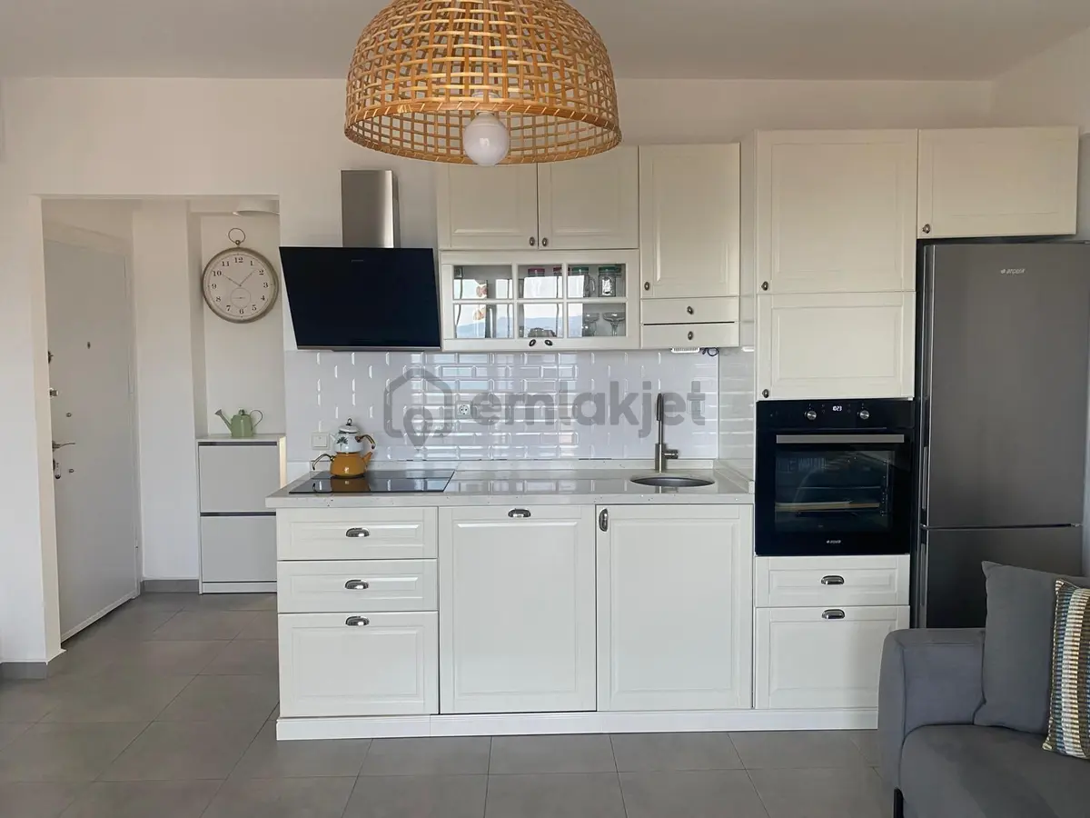 Havuzlu Sitede Deniz Manzaralı Eşyalı 1+1 Daire - 9