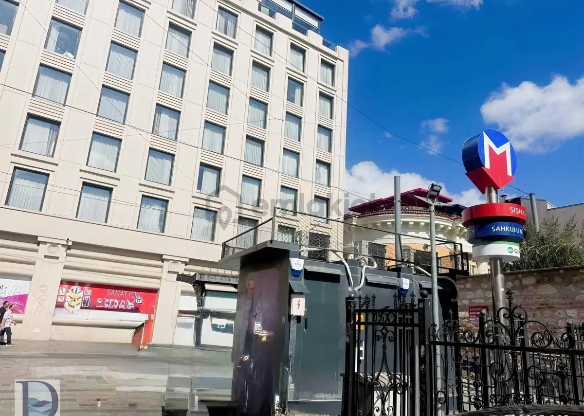 Beyoğlu Pera'da Kiralık 1+1, 90m2, Asansörlü Tarihi Bina - 3