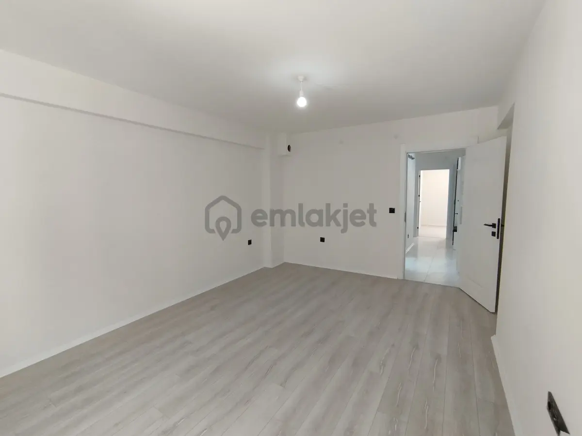 Esentepe Mahallesinde Ferah Ve Geniş Daire - 2