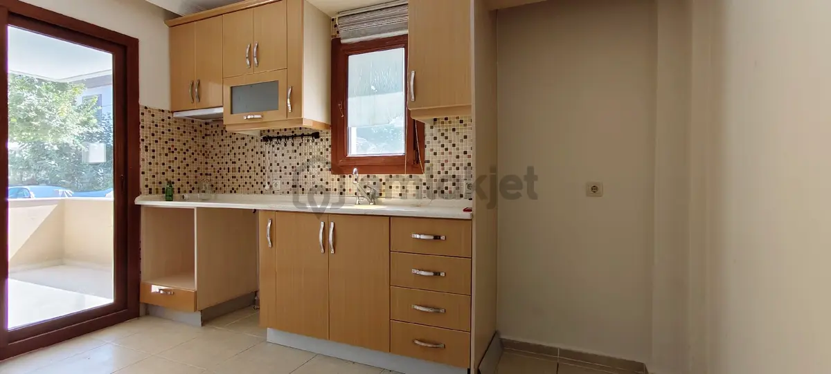 Çiftlikköy 3+1 Denize 200mt Bahçeli Balkonlu Boş Daire - 18
