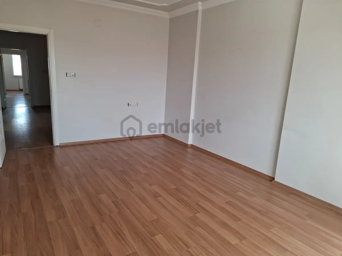 Erdemoğlu Merkezi Konumda Satılık 3+1 Geniş Daire - 5