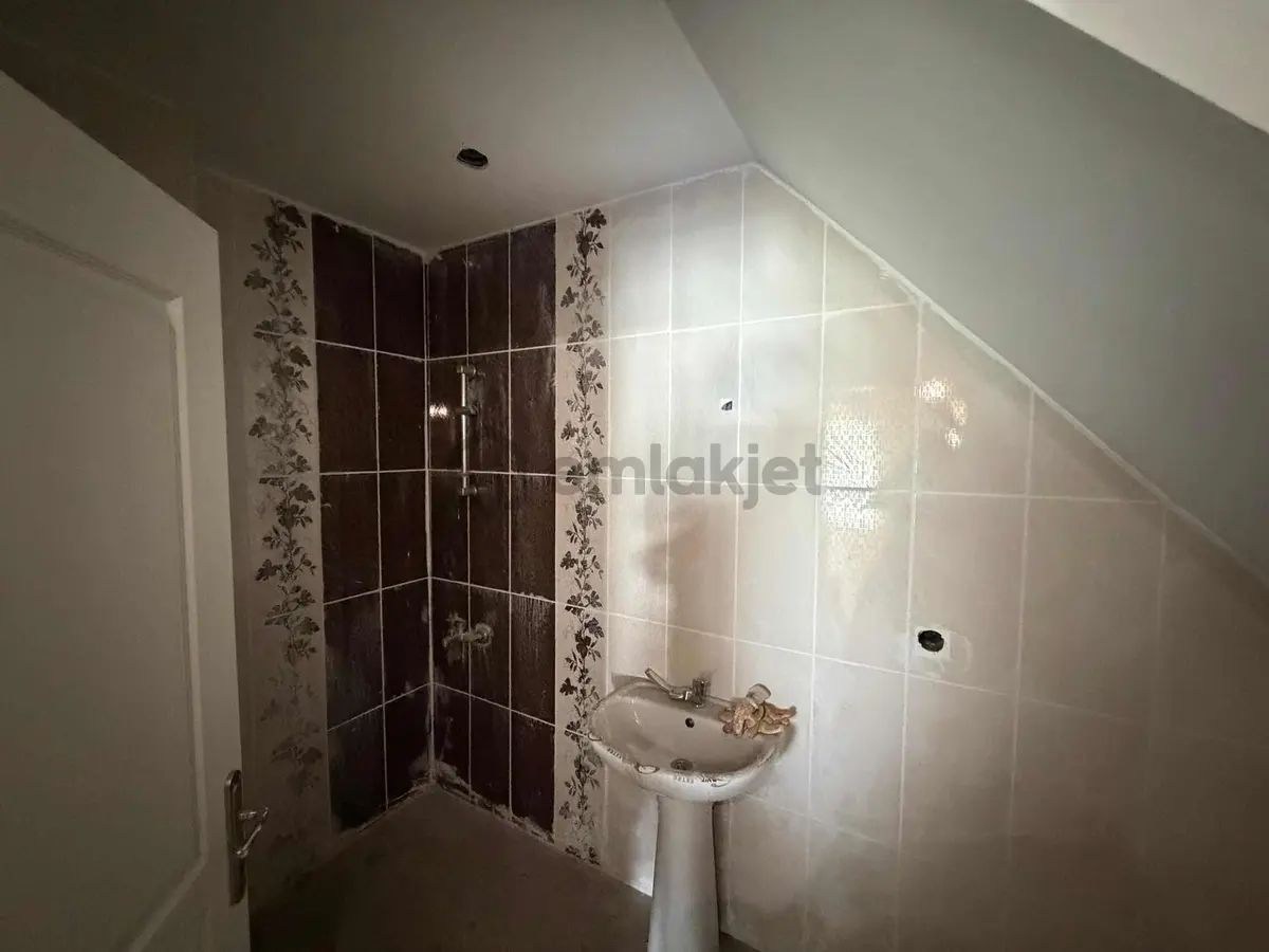 Berat'tan 4+2 200m2 Satılık Dublex - 3