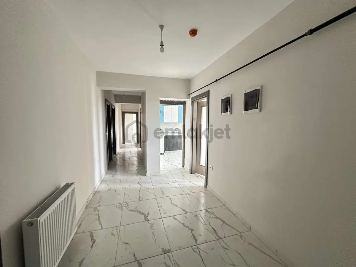 Remax Dem'den Demirkentte Satılık 2+1 Geniş Daire - 2