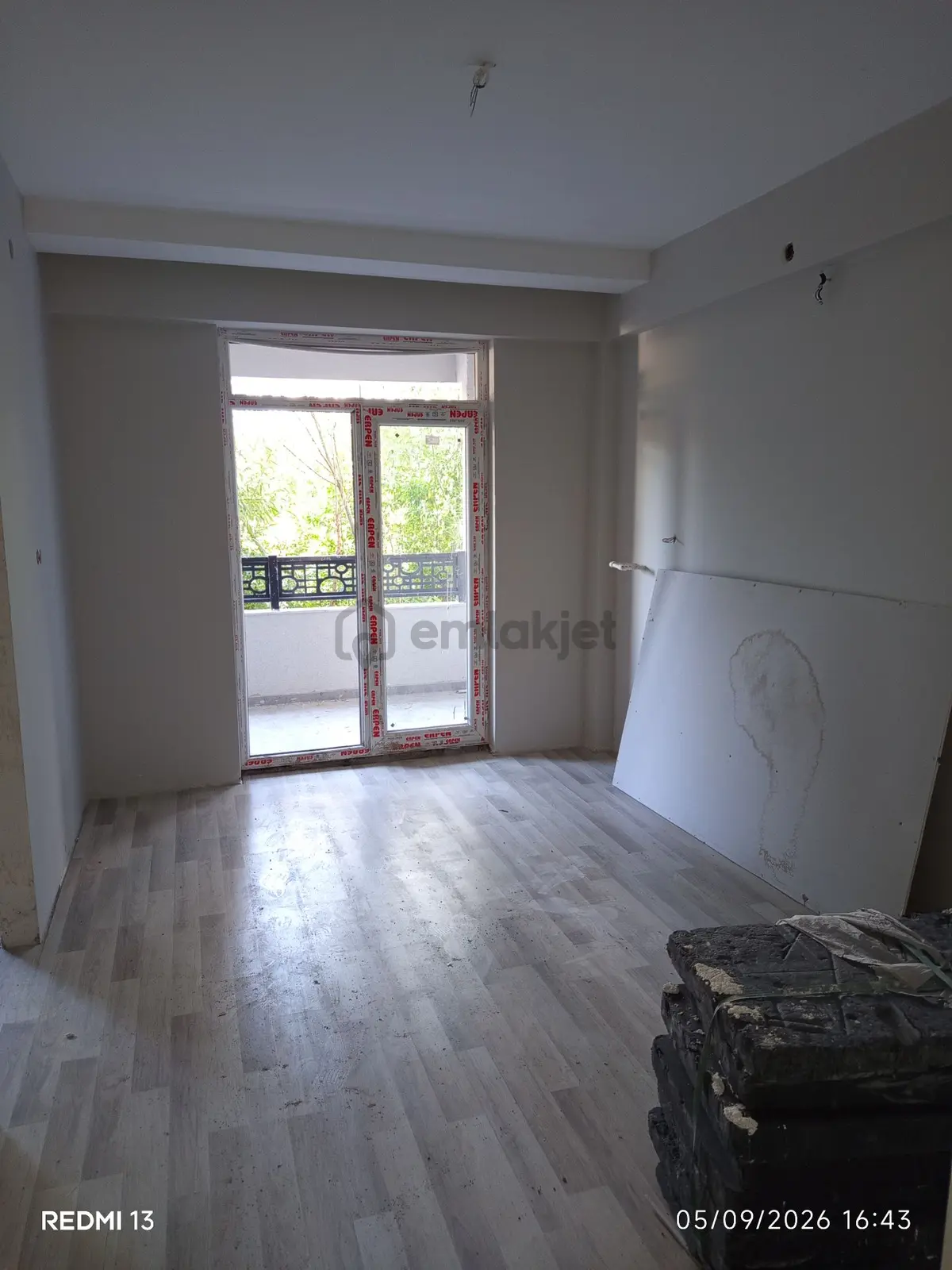Dadaşkentte Sıfır 1+1 Lüks Daire - 13