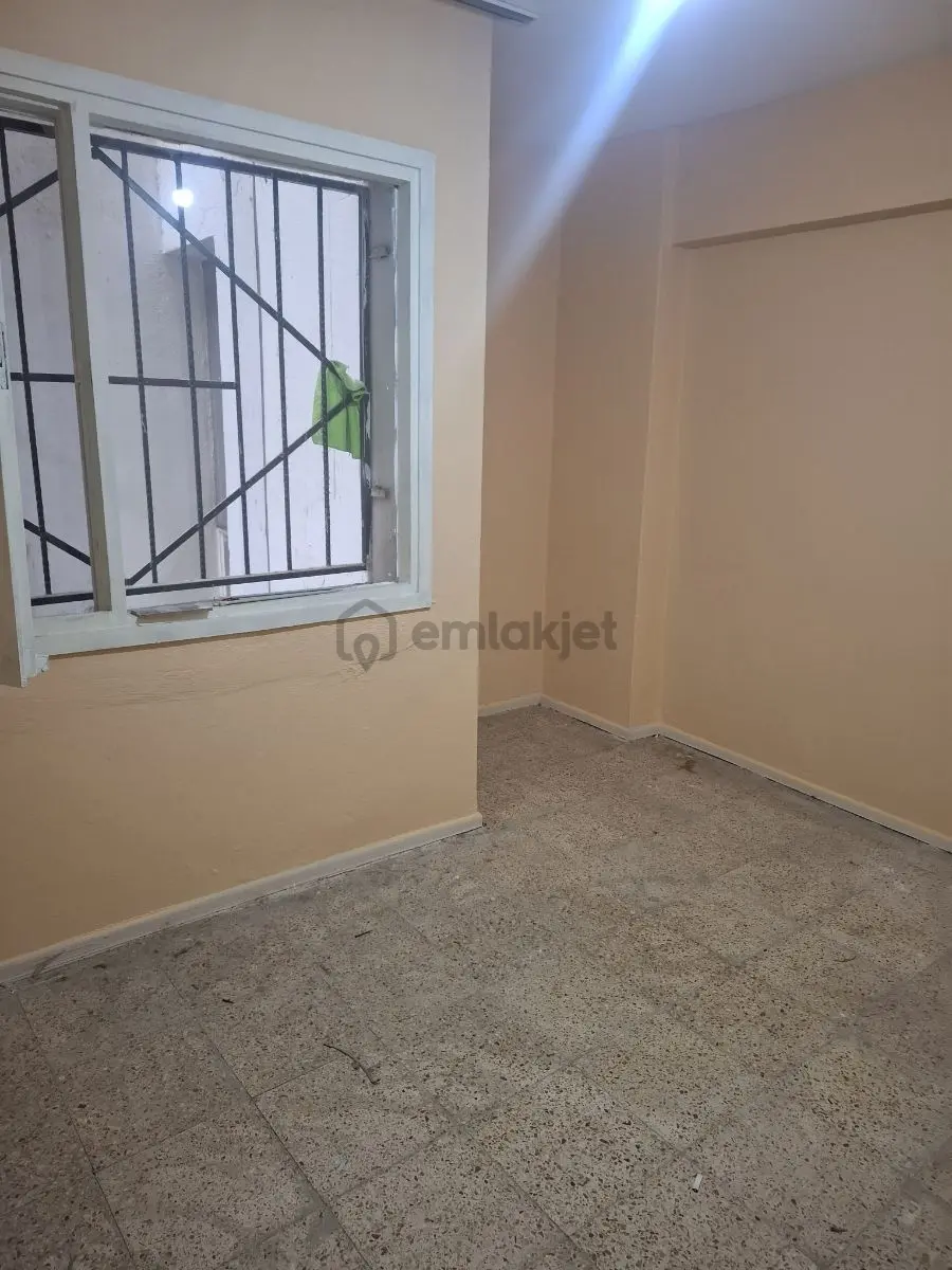 Bayraklı Kiralık Daire Cadde - 12
