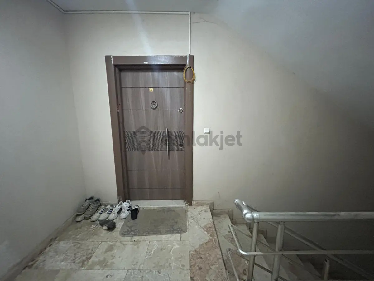 Sümerr Mahallesinde 1+1 Ful Eşyalı Balkonlu Satılık Daire - 12