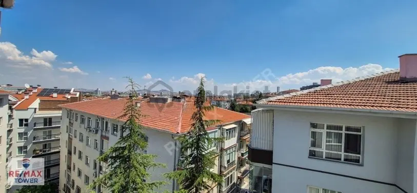 Güvenevlerde Refik Belendir Caddesi Üzerinde 3+1 Ferah Daire! - 11