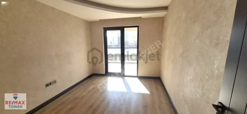 Metro Suit'te Kiralık 2+1 Office (75m²+140m² Teras) - 13