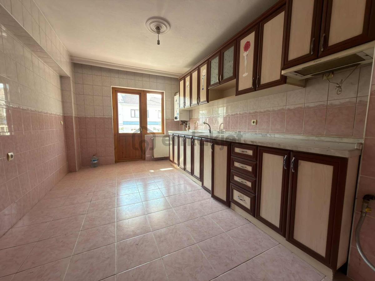 Merkezi Konumda Ebeveyn Banyolu Krediye Uygun Satılık 4+1 160 M2