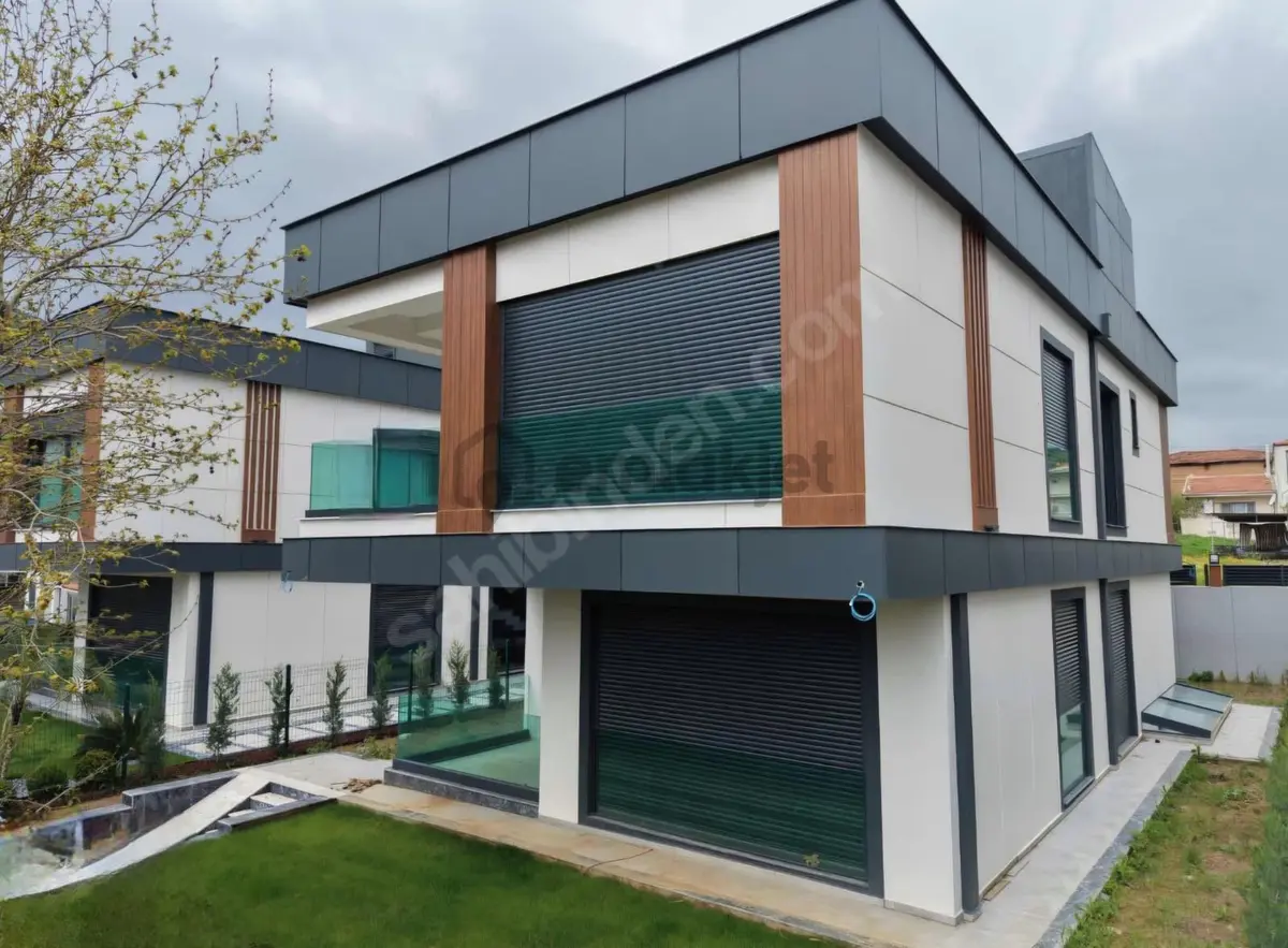 Kemalpaşa Yukarıkızılca'da Akıllı Sistem Lüks Villa