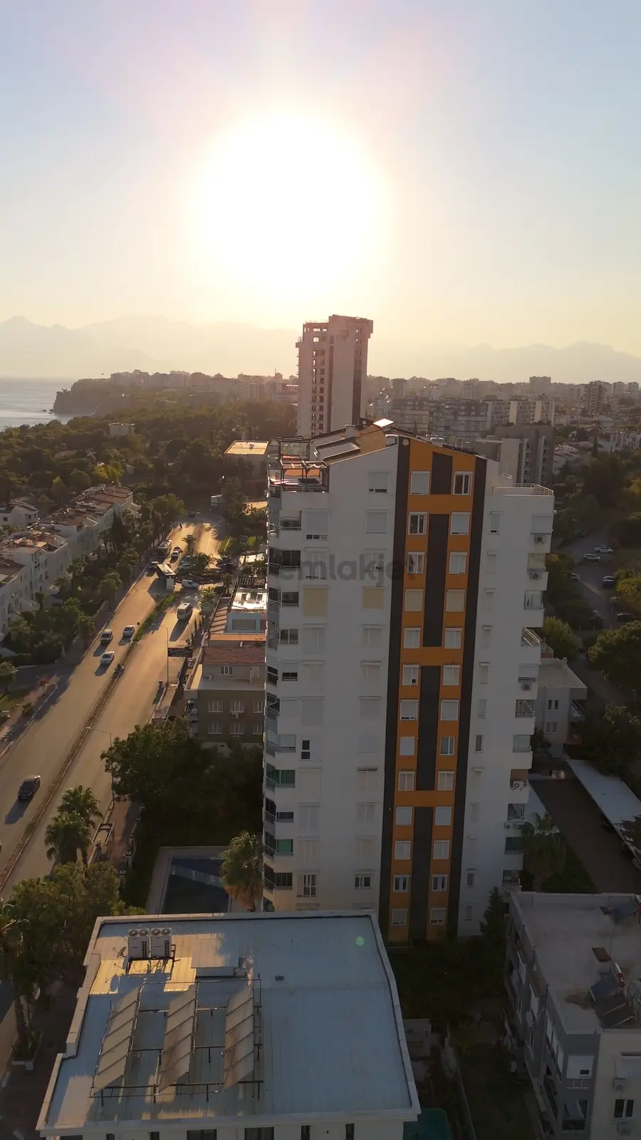 Premıum Site | Cadde Üzeri | Denize 500 Mt | Full Tadilatlı 1+1 - 15
