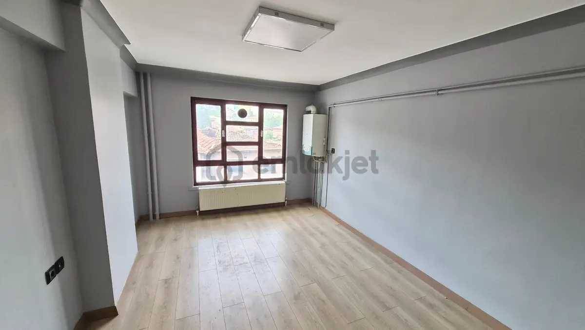 Cebecide 2. Katta 2+1 Asansörlü Kiralık Büro Ofis - 2