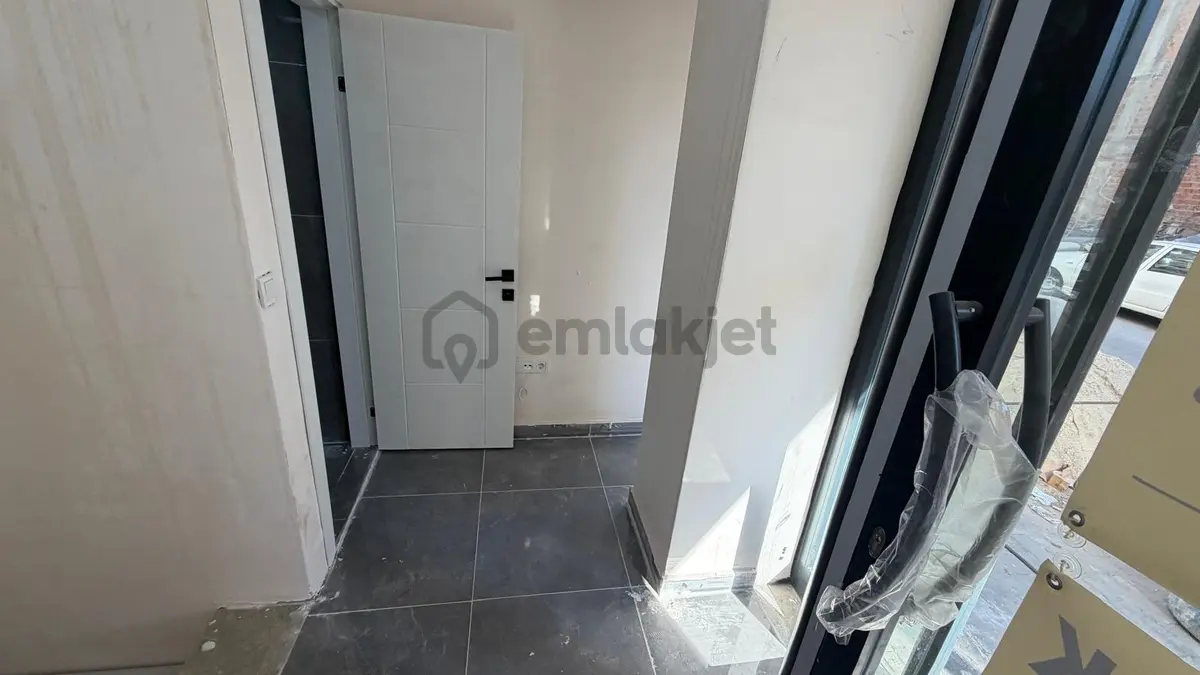 Rehber Caddesinde 110 M2 Depolu Dükkan - 11