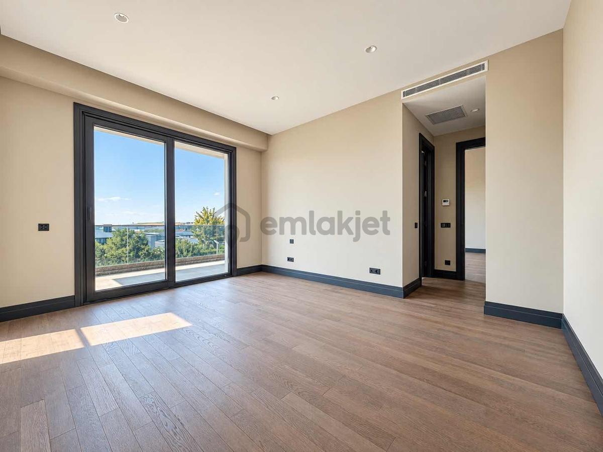 Mesa Yeşilyaka Koru'da Peyzajlı Bahçesiyle Sıfır 6+1 Vılla - 33