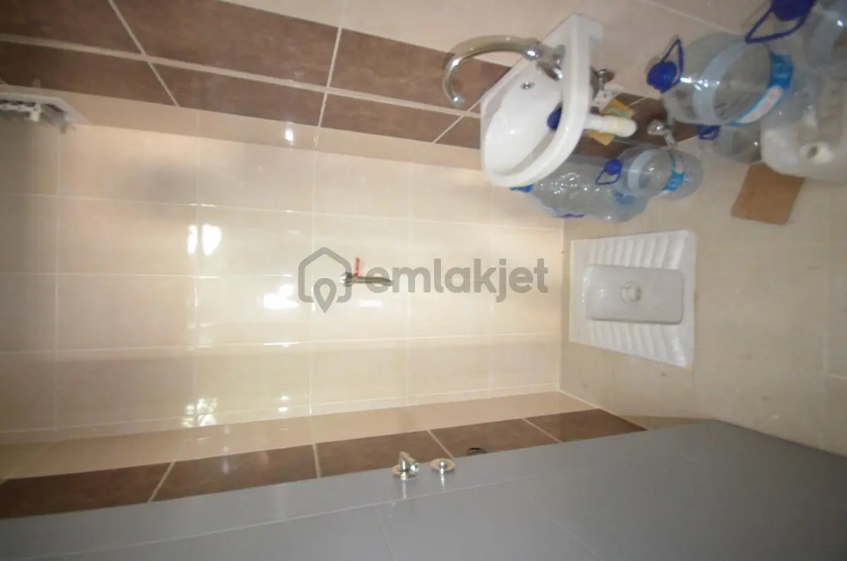 Altınşah Tan Cadde Üzerinde Köşe Başı Önü Açık Asansörlü 3+1 - 15