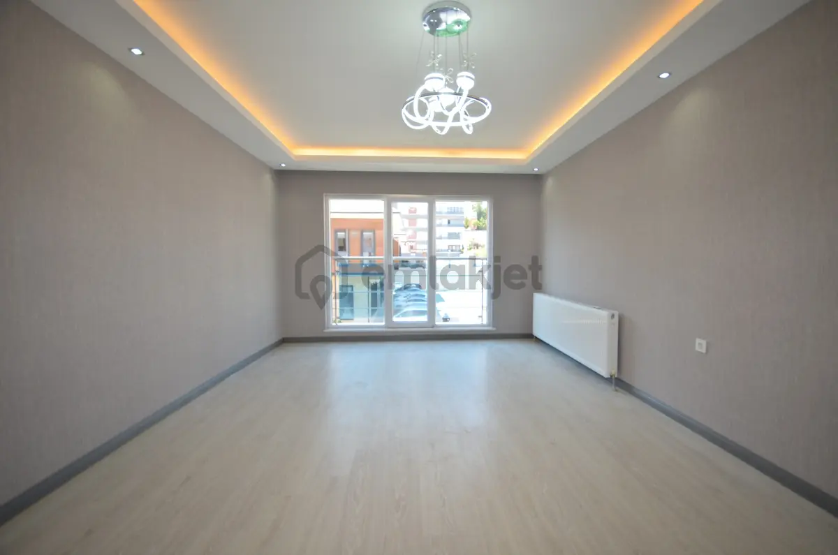 Altınşah Tan Cadde Üzerinde Köşe Başı Önü Açık Asansörlü 3+1