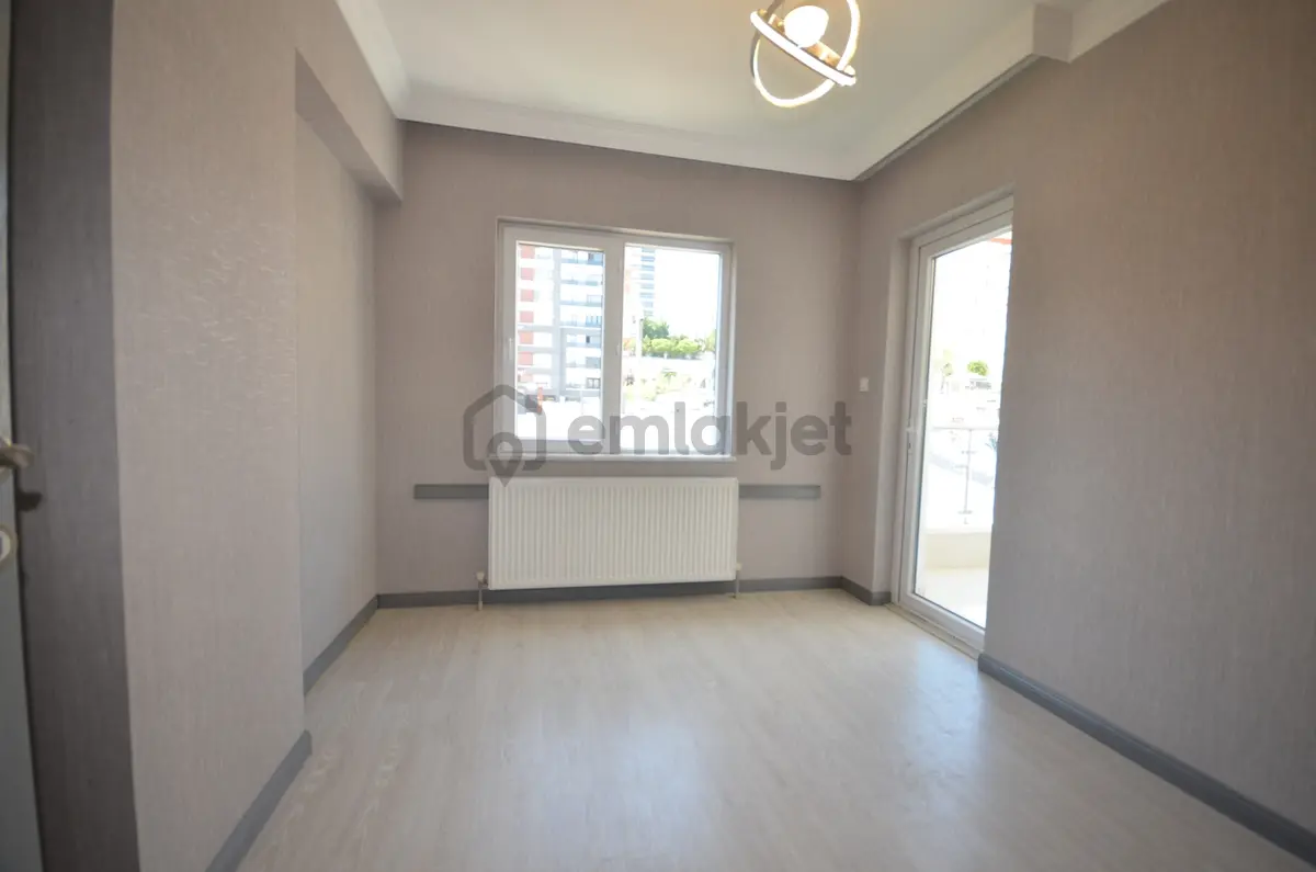 Altınşah Tan Cadde Üzerinde Köşe Başı Önü Açık Asansörlü 3+1 - 12