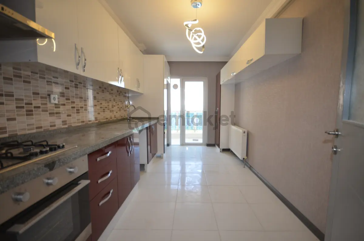 Altınşah Tan Cadde Üzerinde Köşe Başı Önü Açık Asansörlü 3+1 - 10