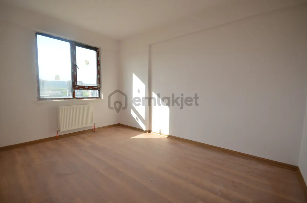 Altınşah Emlak'tan Site İçerisinde E.banyolu 2+1 - 4