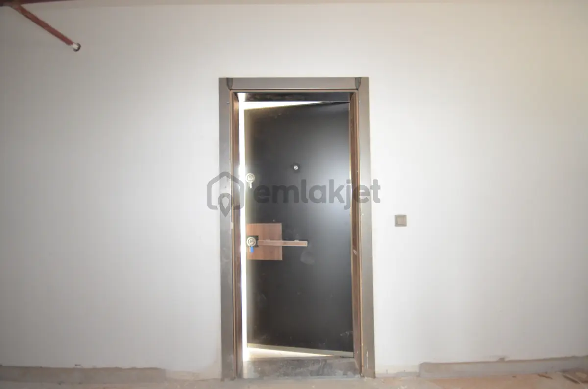 Altınşah Emlak'tan Site İçerisinde E.banyolu 2+1 - 24