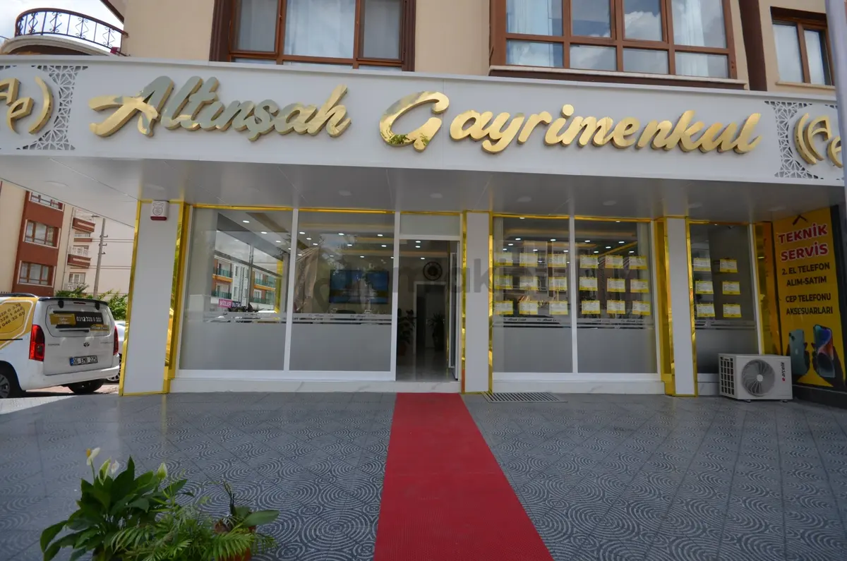 Altınşah Emlak'tan Site İçerisinde E.banyolu 2+1 - 14