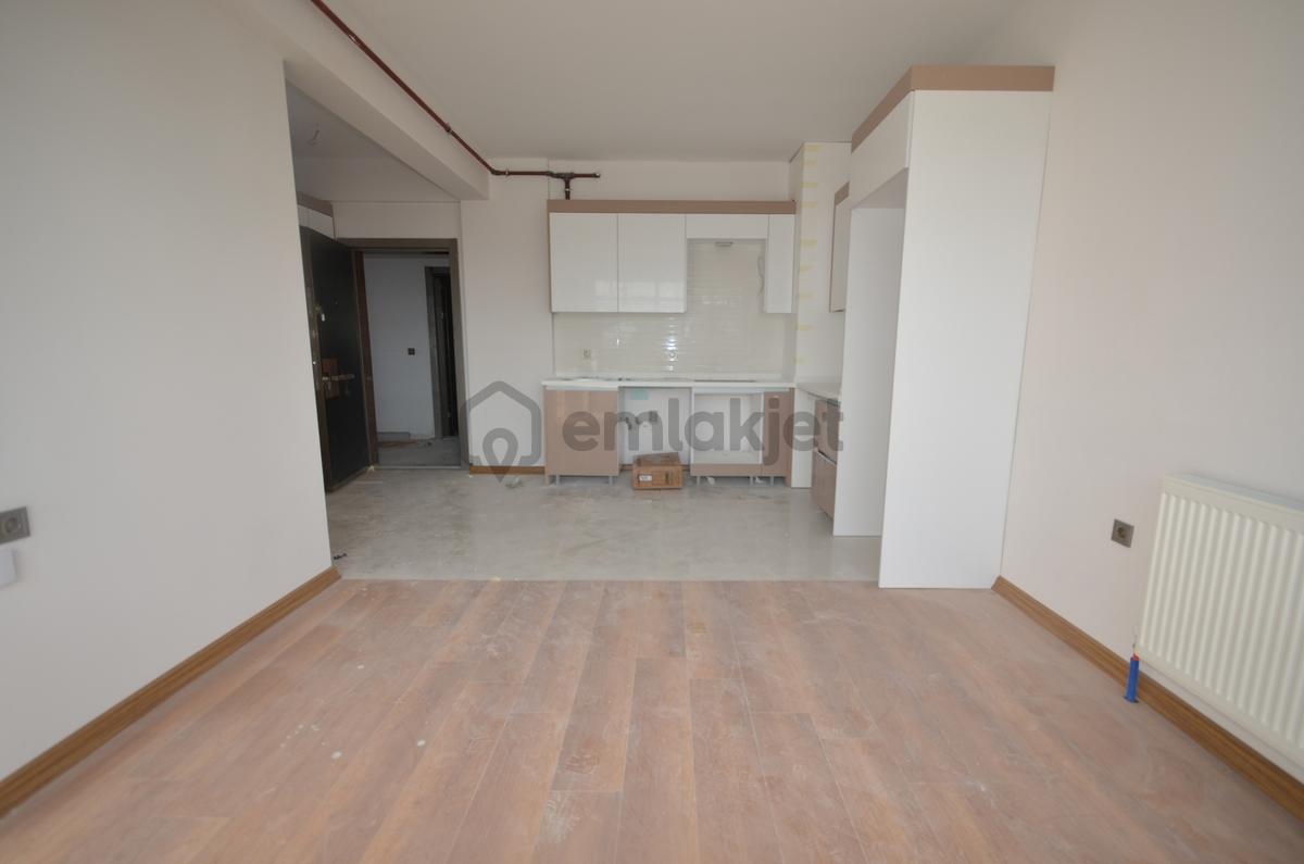 Altınşah Emlak'tan Site İçerisinde E.banyolu 2+1 - 17