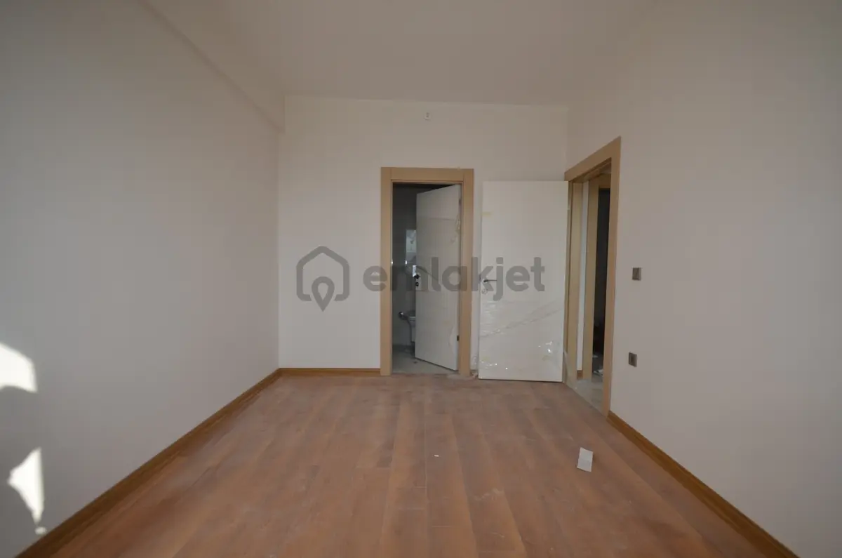 Altınşah Emlak'tan Site İçerisinde E.banyolu 2+1 - 12