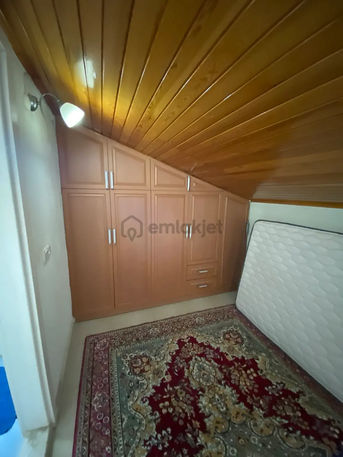 Menteşeoğlu Mahallesinde Eşyalı Kiralık 3+1 Daire - 12