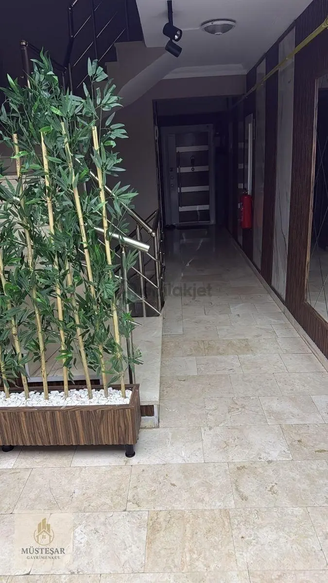 Acil Satılık 5+1 Daire Manzaralı Lüx Geniş Garajlı - 32