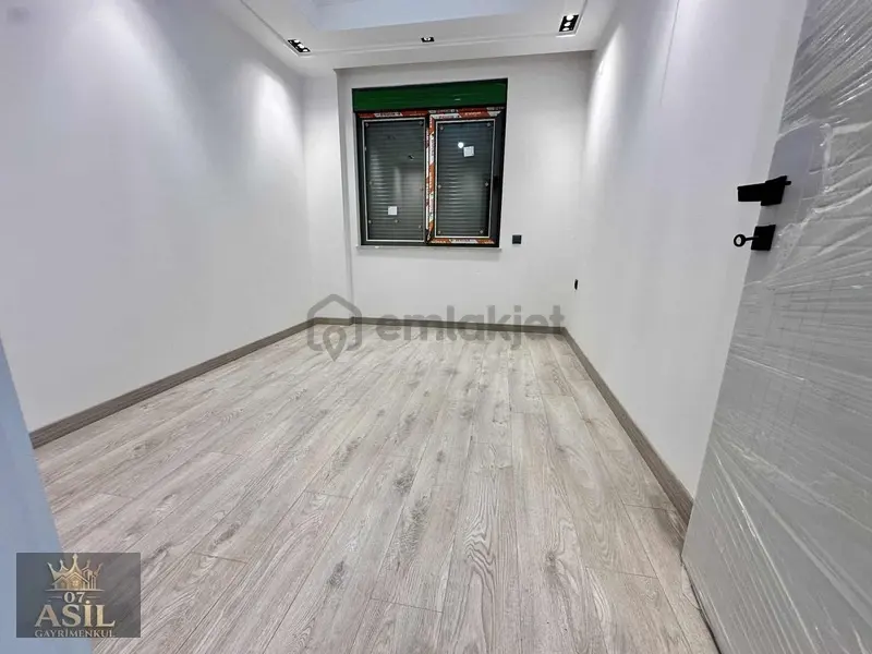 Antalya Merkezde Genış Önü Açık Köşebaşı 2+1 - 31