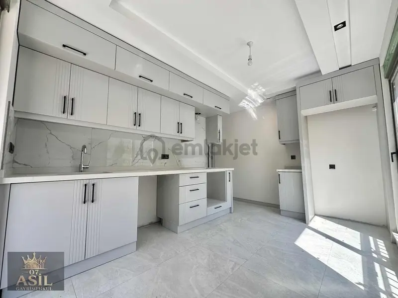 Antalya Merkezde Genış Önü Açık Köşebaşı 2+1 - 25