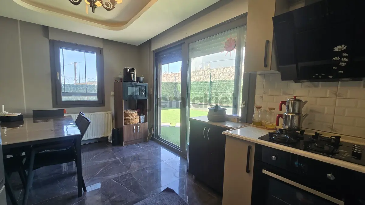 Villakent'te 3+2 Havuzlu Villa - 8